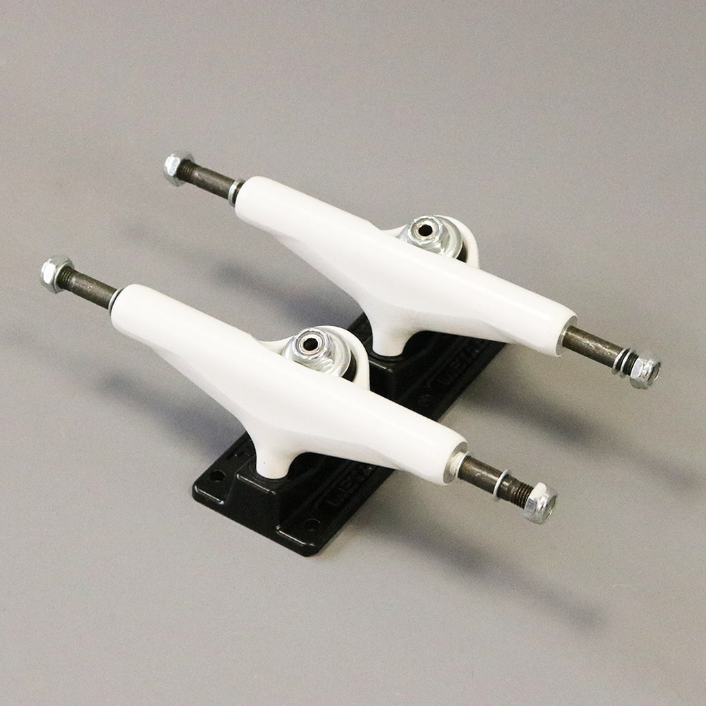 Picture Wheel Trucks - White/Black